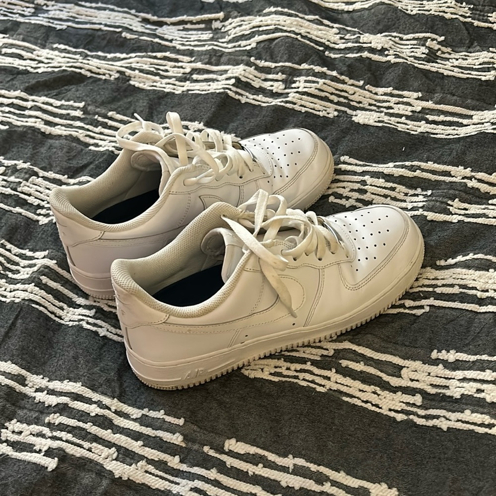 Men’s White Airforce1s